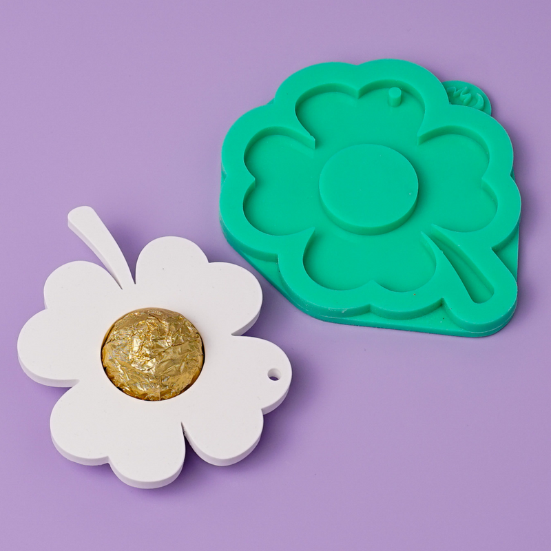 Silikonform Kleeblatt - Kleeblatt für Schokokugel – Moon & Colors Silikonform Kleeblatt - Kleeblatt für Schokokugel – Moon & Colors