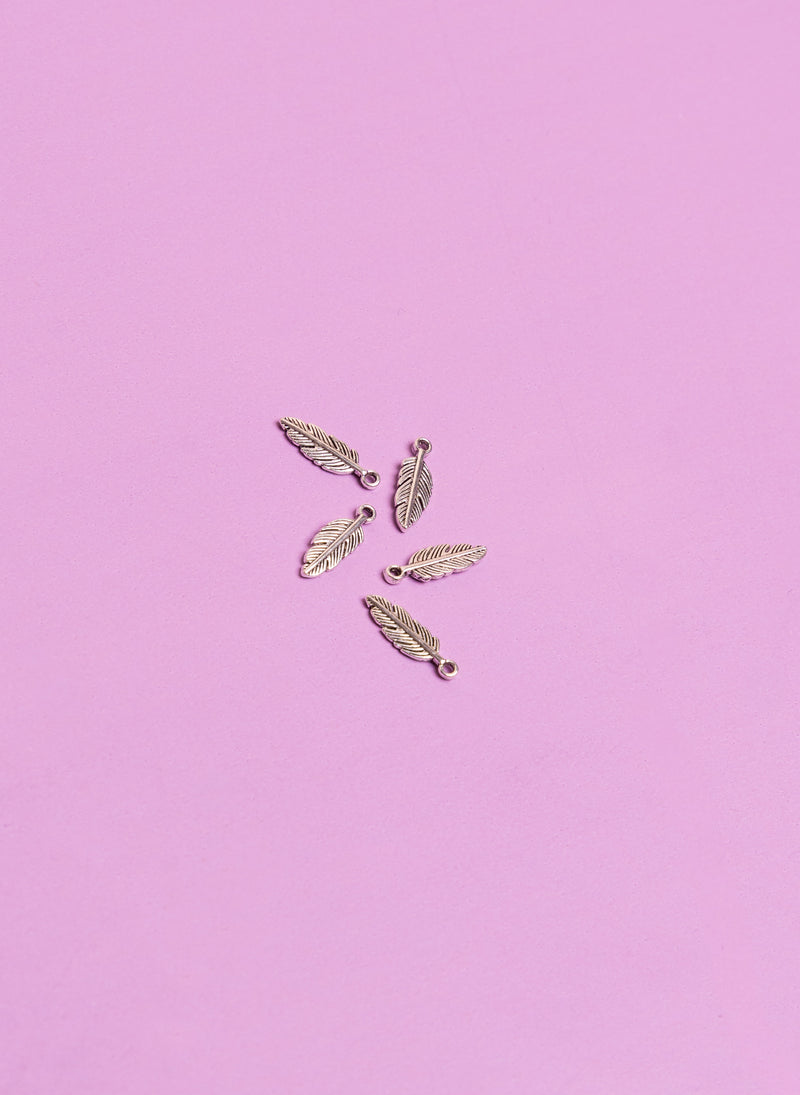 Mini feather pendant